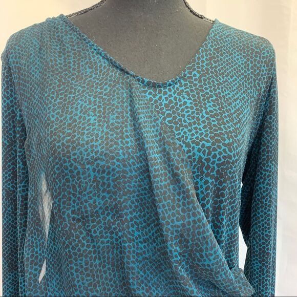 Jones New York green long sleeve snake print side ruching chiffon blouse size M - Picture 4 of 10
